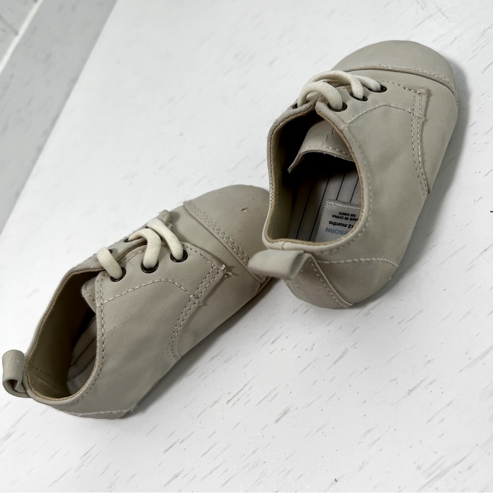 GAP - crib shoes - neutral size 6-12 months - Picture 6 of 9